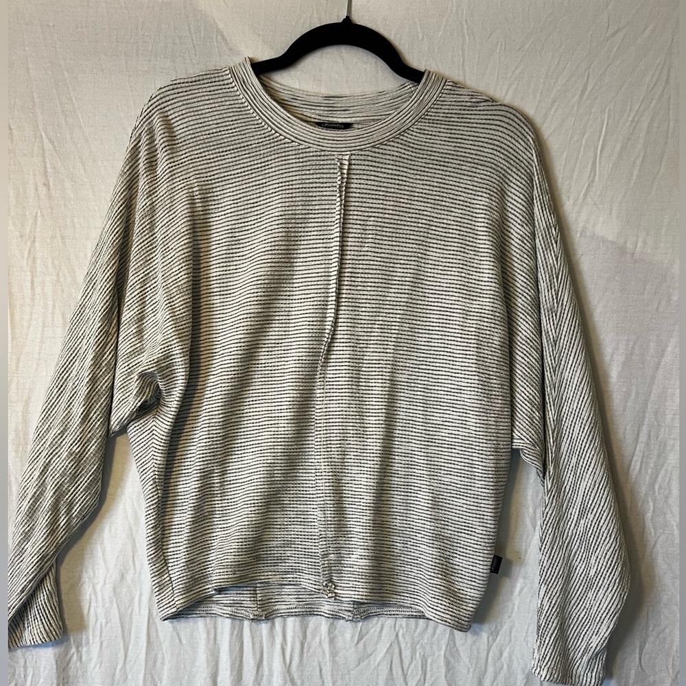 Buffalo women’s soft long sleeve top size small white and gray stripe